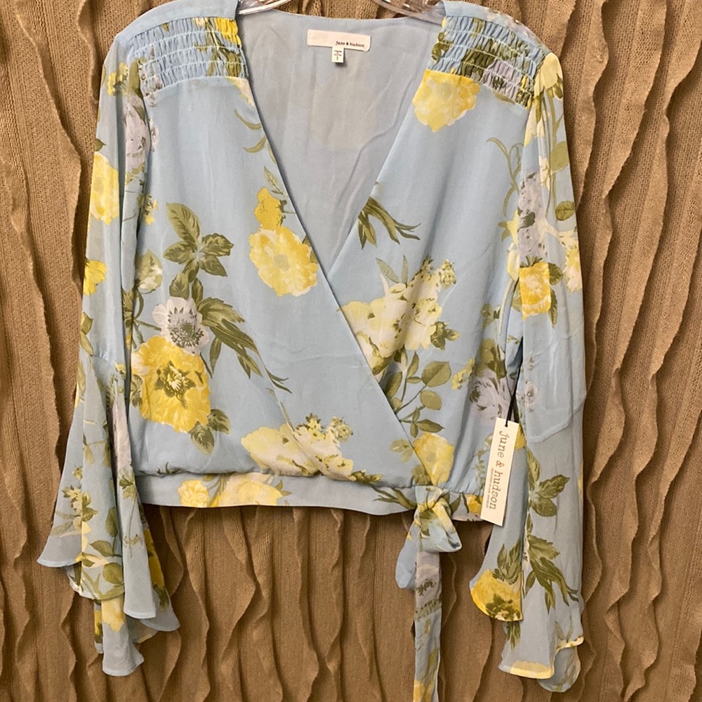 NWT - Bell sleeve faux tie front size L